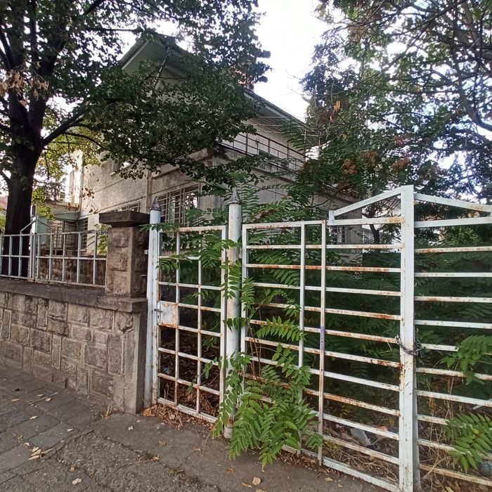 Дава се под наем Къща в Казанлък - 300 кв.м за 1450 € - Снимка #4