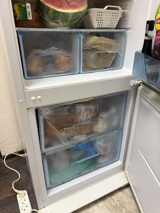 Продам б/у холодильник бирюса в отличном состоянии!