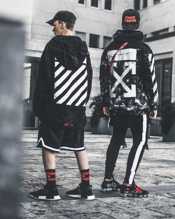Off-White суичър (Hoodie) M-L размер