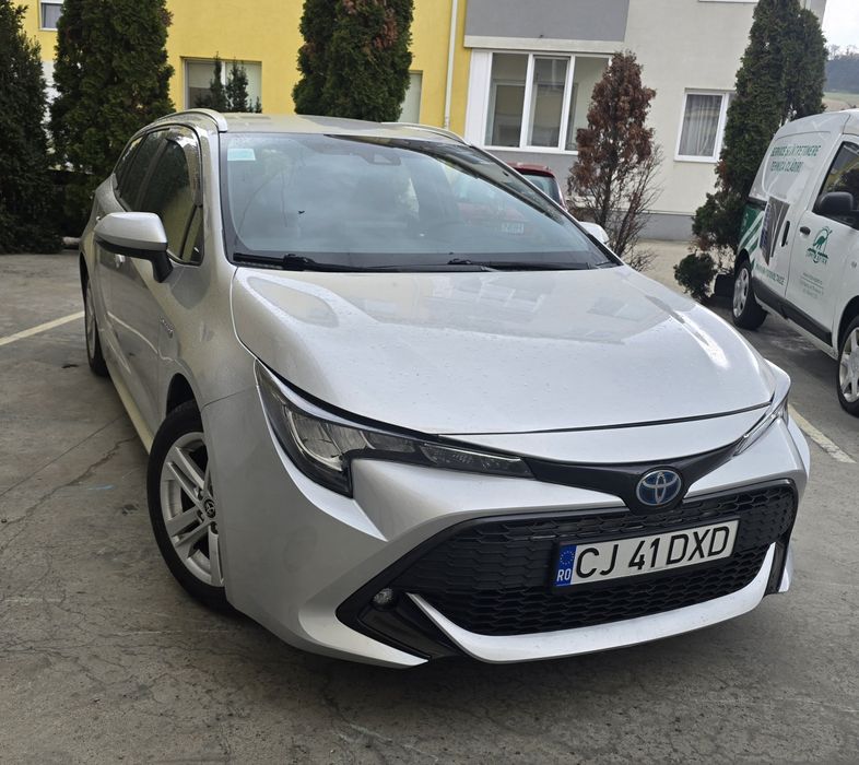 Vând toyota corolla 1.8 Hybrid