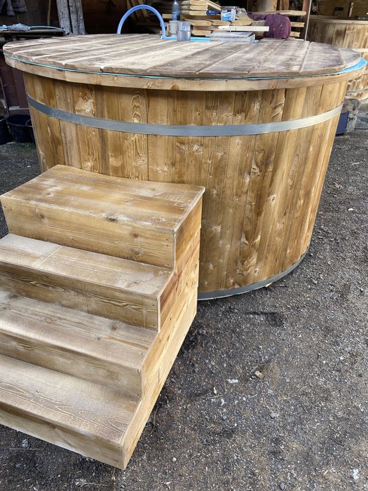 Ciubăr jacuzzi din fibra