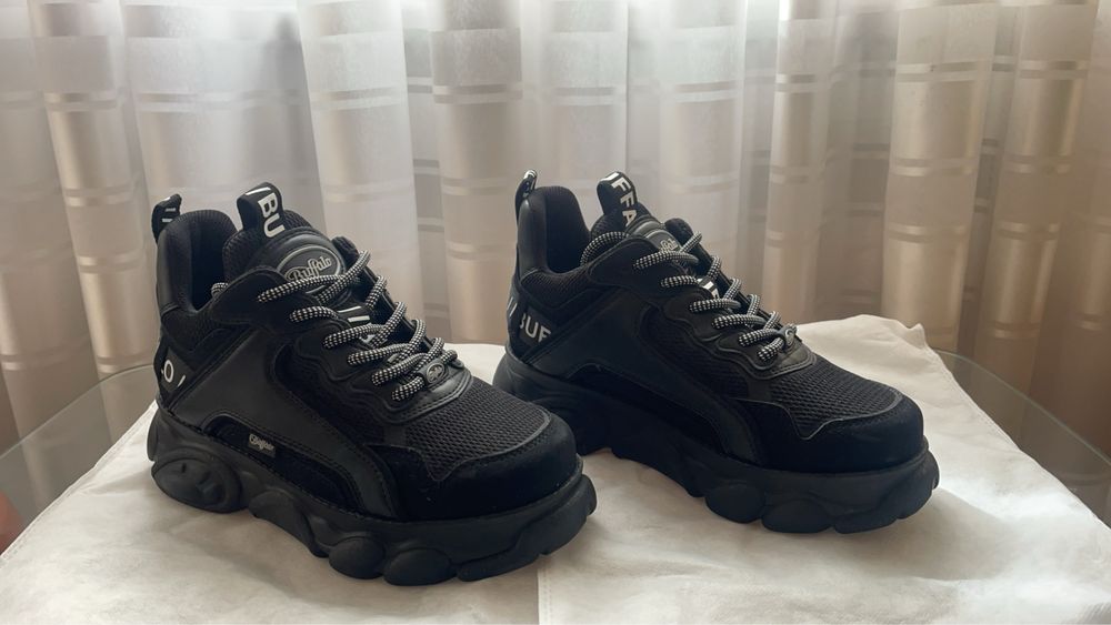 Adidasi Buffalo negri