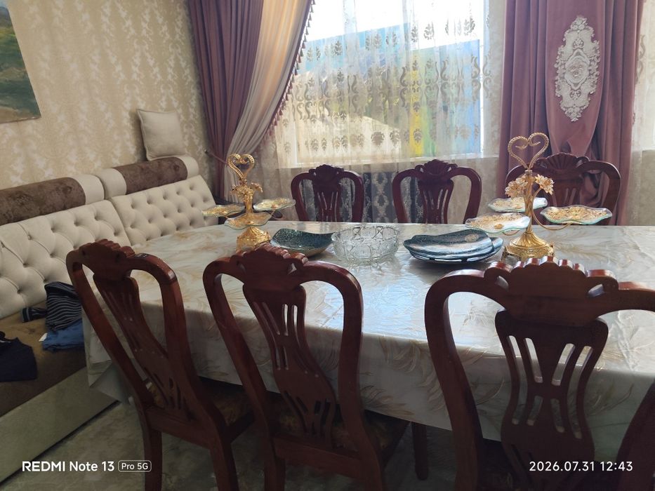 Стол со стульями