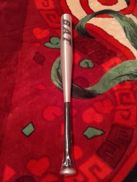 Бейсбольная бита .