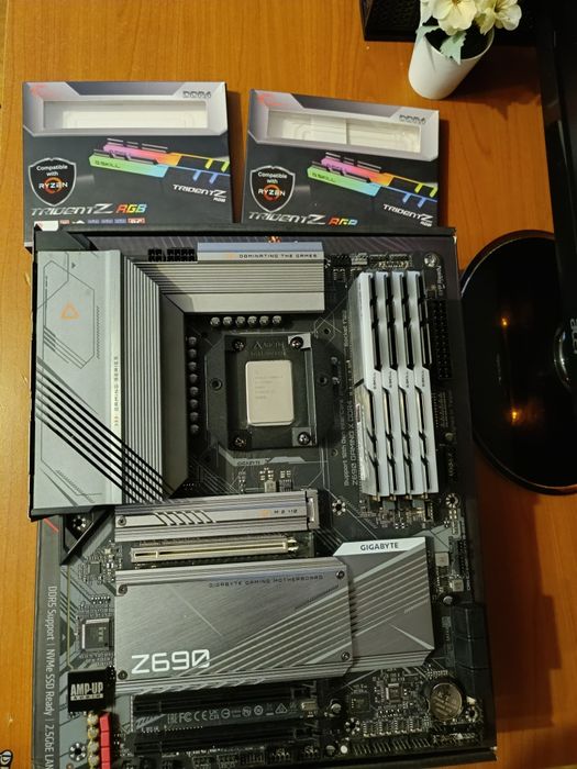 Placă de bază Gigabyte Z690 Gaming X DDR4