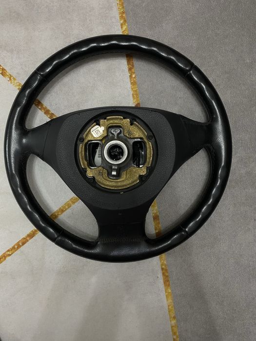 Руль BMW E60 в хорошем  состоянии