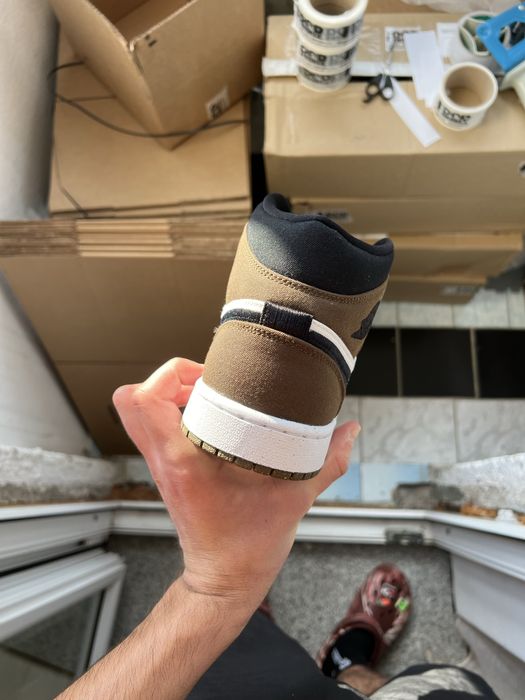 Air Jordan 1 Mid “Olive Toe” DV0427-301