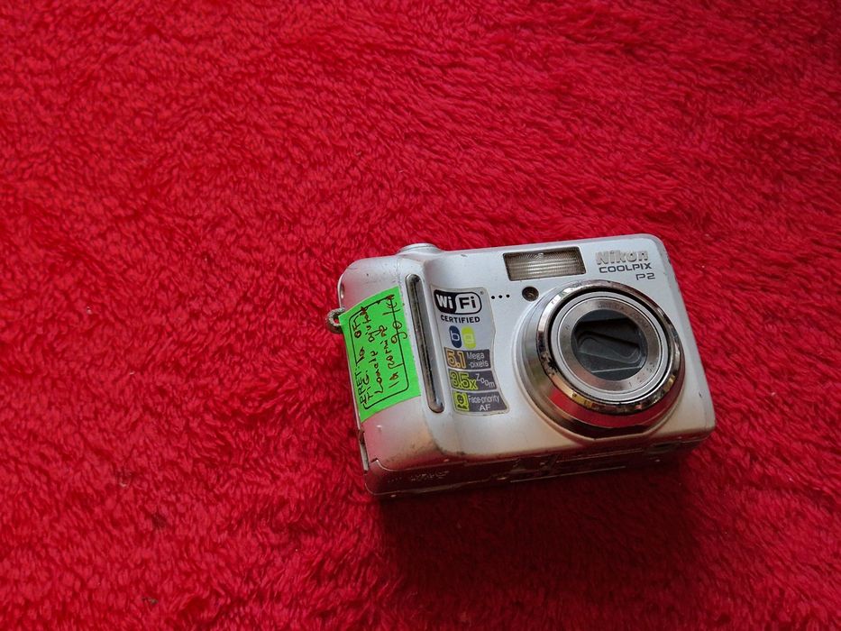Aparat foto Nikon cu mic defect