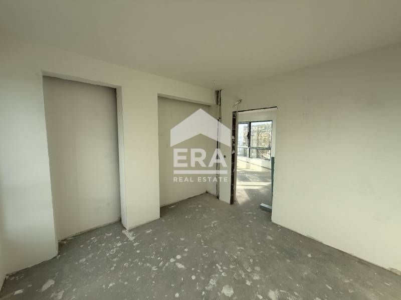 Тристаен, преустроен в двустаен апартамент за продажба, с нескриваема