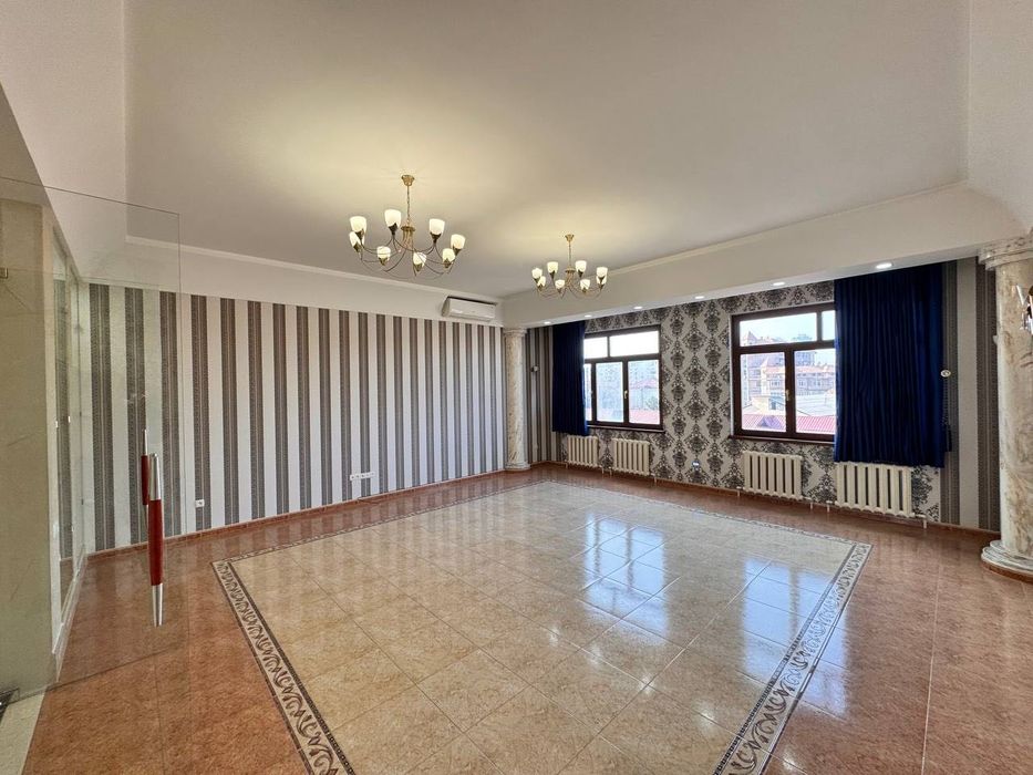 Новостройка  Продается 4 комнатная квартира ремонт ул.Чехова, кафе Бон