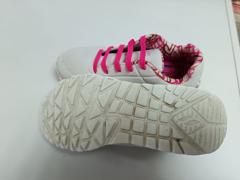 Skechers маратонки номер 33
маратонки размер 33
без забележки