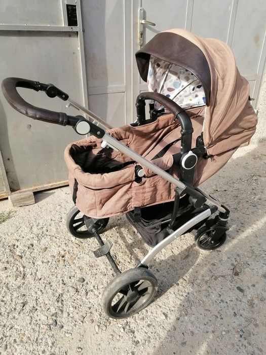 Продавам детска количка Чиполино, добре запазена! Подарък триколка!