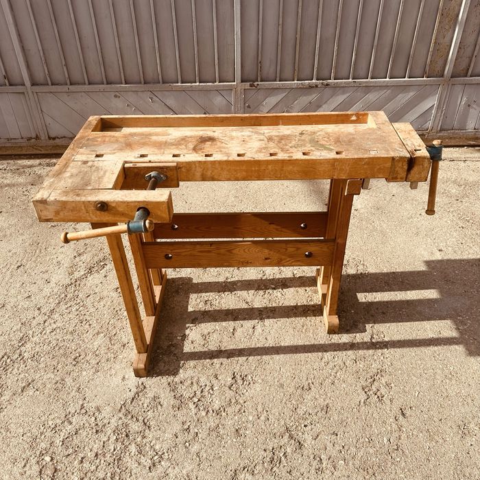 Дърводелски верстак 120 см с 2 менгемета (масив)