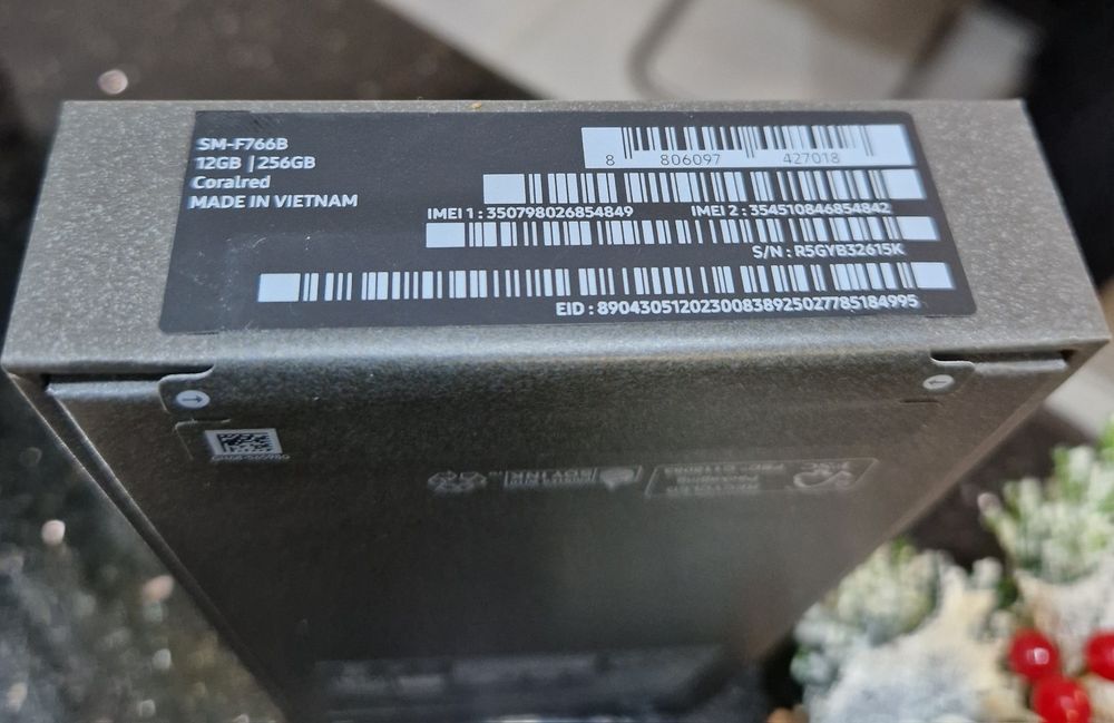 Galaxy Z Flip 7 5G 256GB. SIGILAT / Red