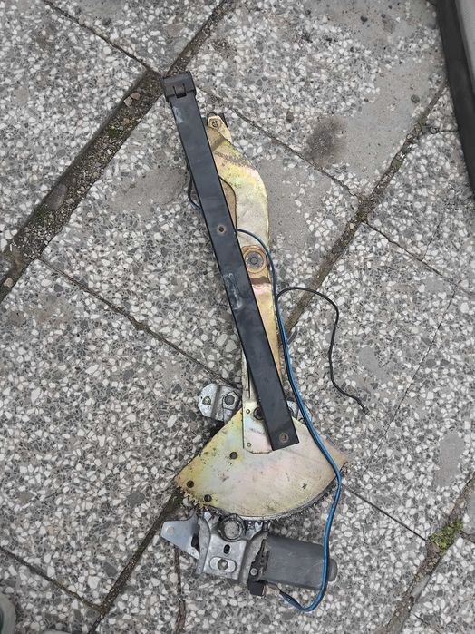 Продавам части за 124 седан и за Фолксваген туран