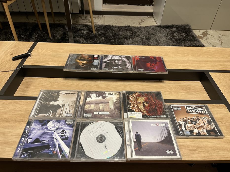 Компакт дискове на Eminem