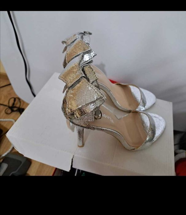 Vând sandale ocazie, nr 36,noi