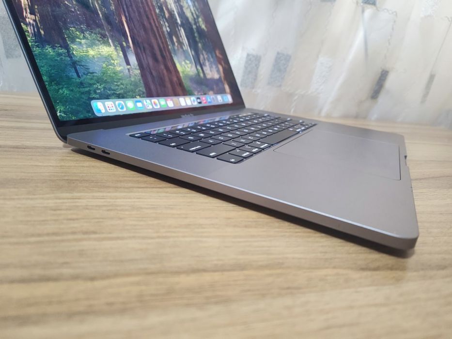 Mac book pro i 7 512 gb 16 gb ram