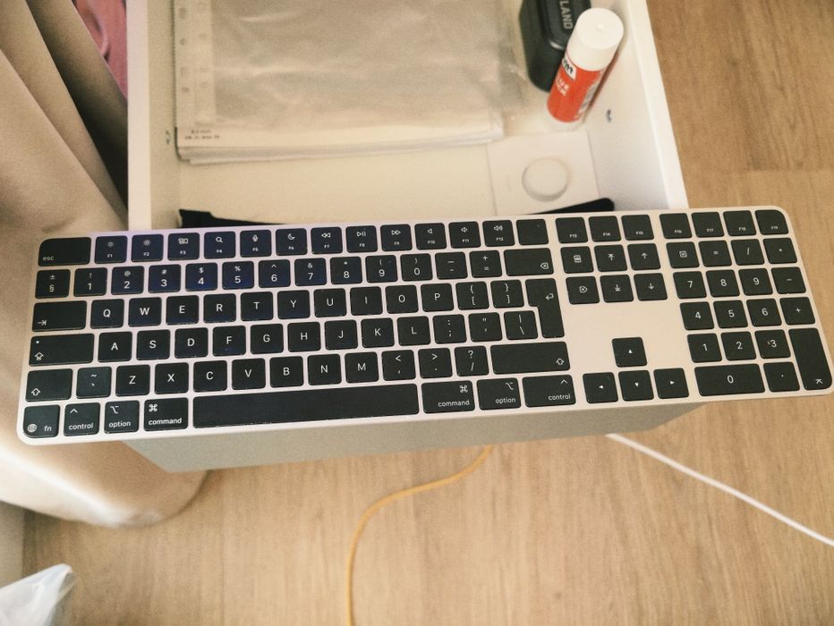 Vand Apple Magic Keyboard cu Touch ID și bloc numeric, taste negre garanție eMAG
