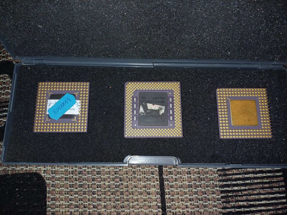 Vand procesoare vechii (intacte)