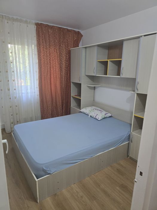 Închiriez apartament 3 camere cartier rovine