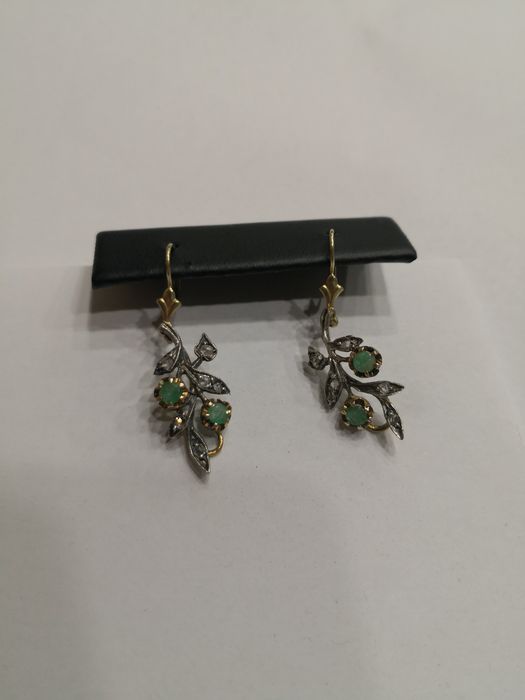 Vind cercei vintage din aur cu smaralde și diamante