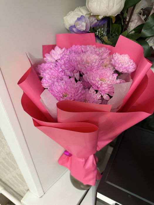 Пролам цветы подарили вчера ночью