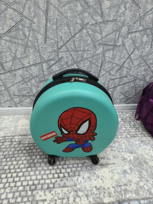 Детский чемодан на колесиках