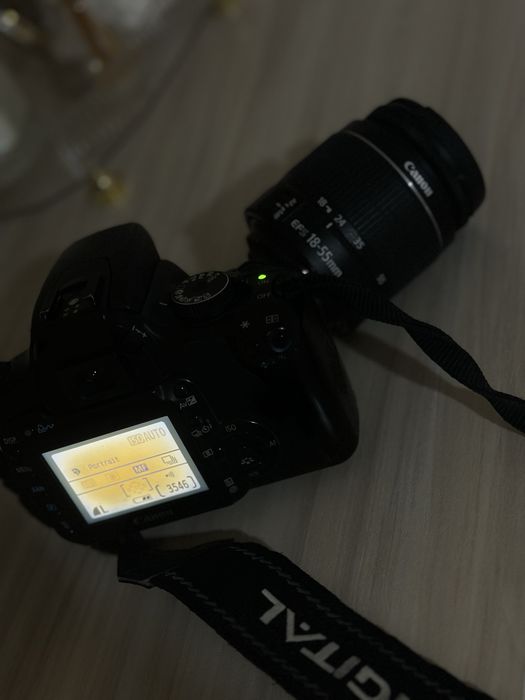 Фотоапарат Canon EOS-D400