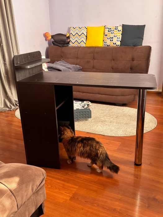 Срочно продам маникюрный стол