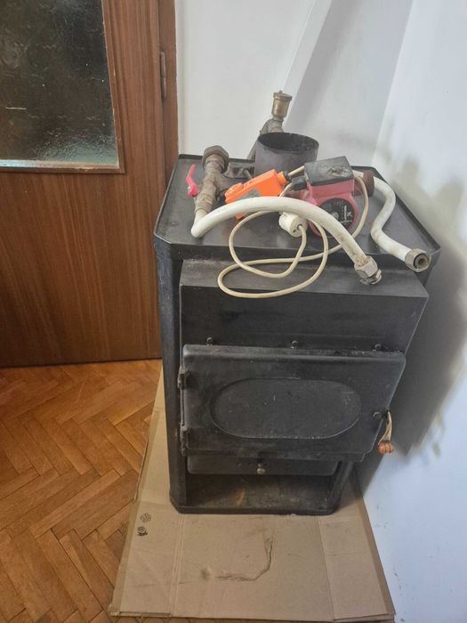 Камина на дърва с водна риза и помпа