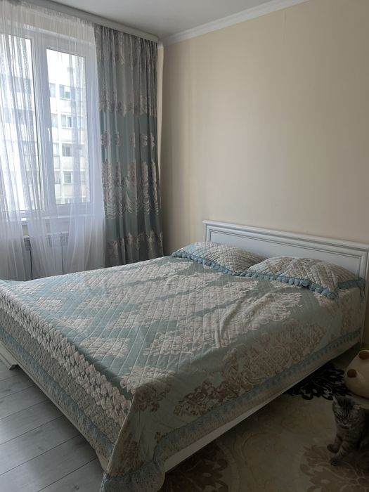 двухспальная кровать