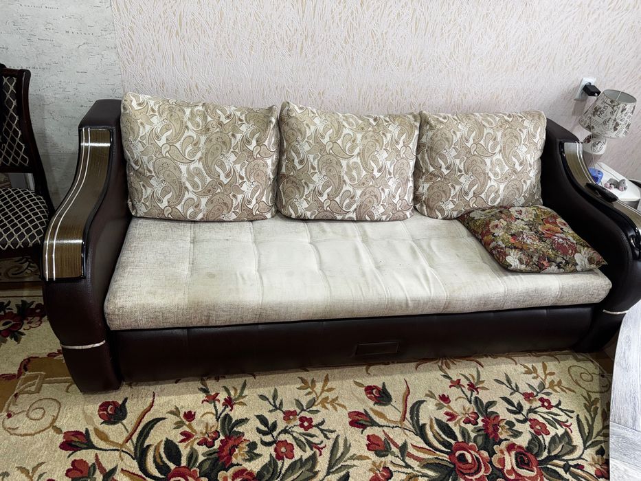 Продам диван б/у, самовывоз, разбор+ ковер