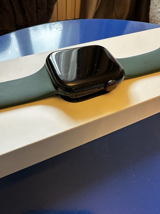 Apple watch Series 7 / 45 mm Green Sport