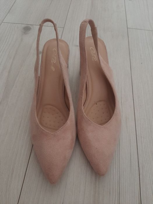 Розови обувки на ток