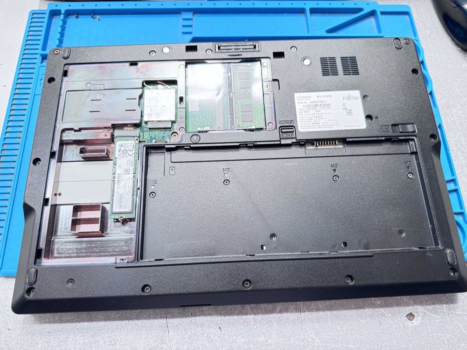 Реновиран лаптоп втора Fujitsu LIFEBOOK E559 15.6" IPS 1920x1080 webcam i3-8145U 8GB DDR4 260GB NVMe/ клас А/ 12м гаранция
