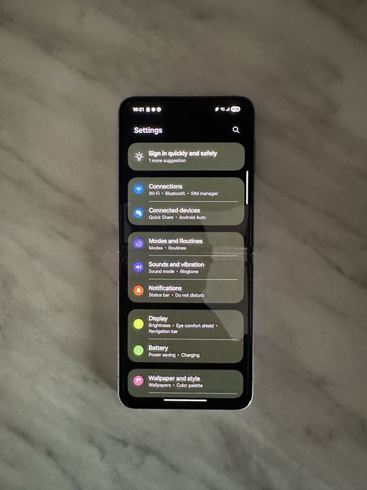 Пълен комплект Samsung: Z Flip3 5G (256GB) + Watch4 Classic 42mm + Buds Pro