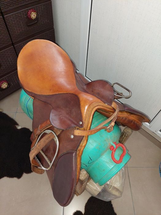 Vând șa călărie și antrenament