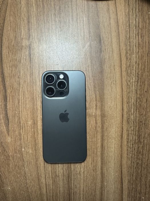 Iphone 15 pro 256 GB 87% baterie
