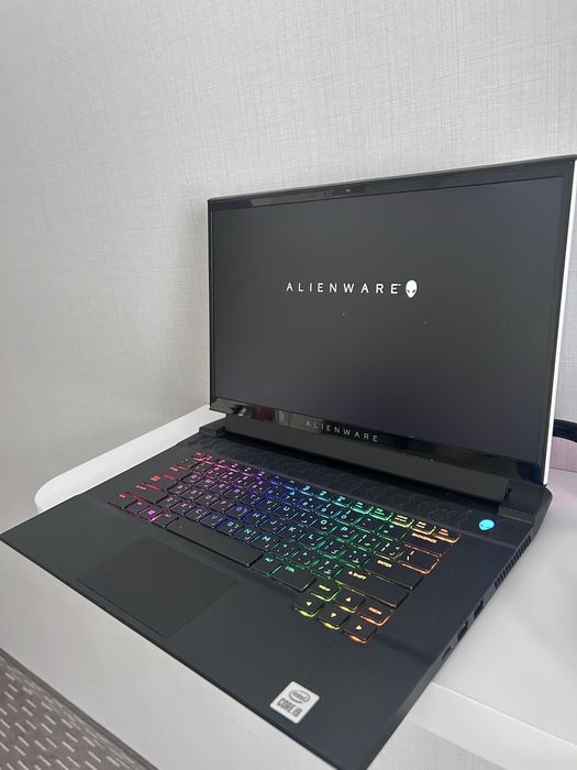 Лаптоп Alienware m15 R4
