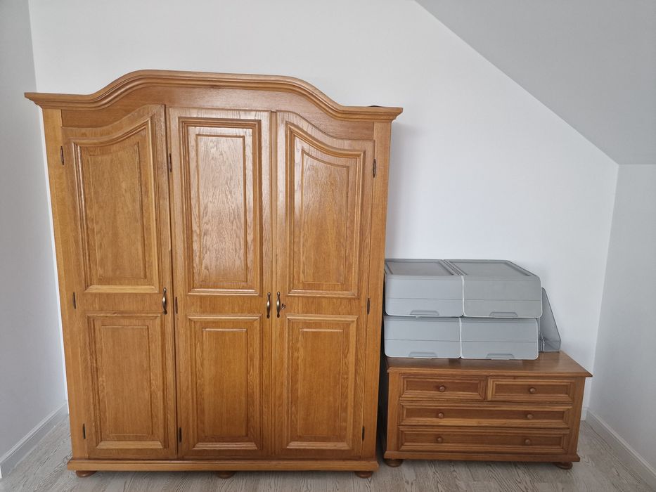OFERTĂ Vând dulap+ comodă  din lemn masiv de stejar