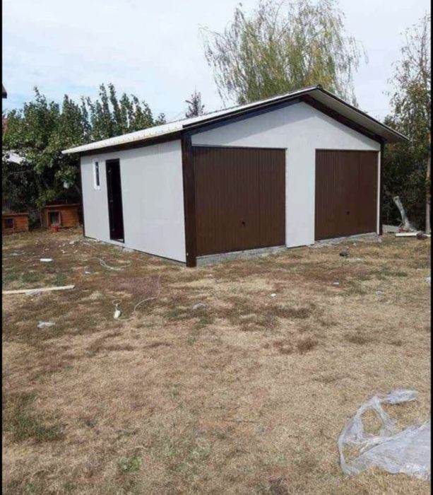 Garaje auto pe structura metalica