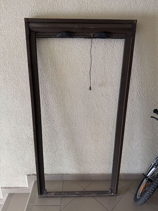 Солиден, ролетен Комарник