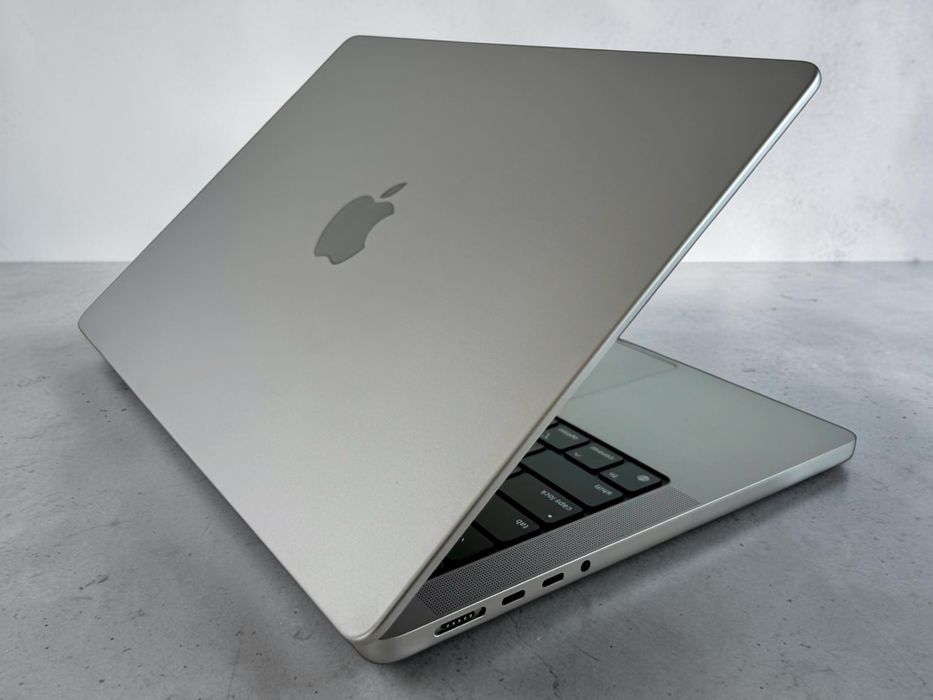 Apple MacBook Pro 14" M3 8RAM 1TB Space Gray 55 ЗАРЯДА Гаранция!