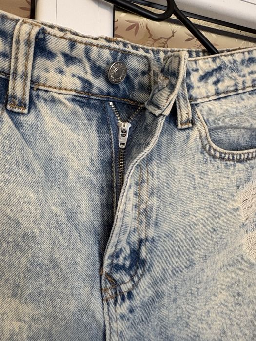 Blugi mom jeans cu talie înalta