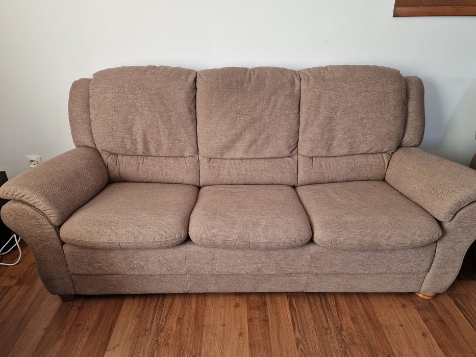 Vand  canapea extensibila si fotolii in stare foarte buna