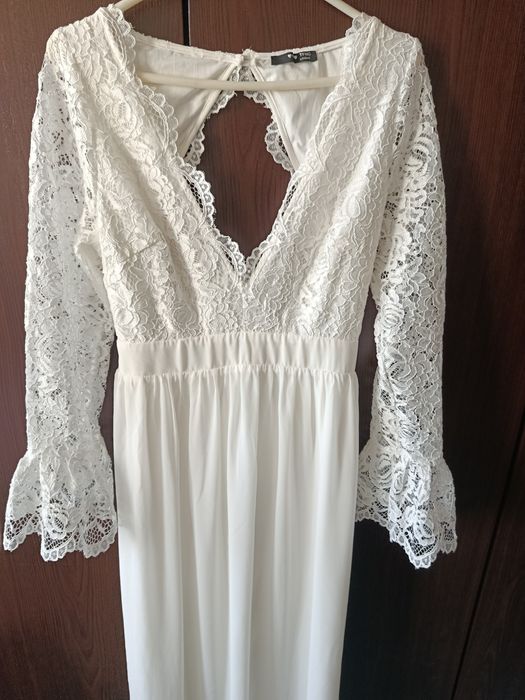Изящна бяла рокля с дантела и отворен гръб – Сватбена / Бохо стил
