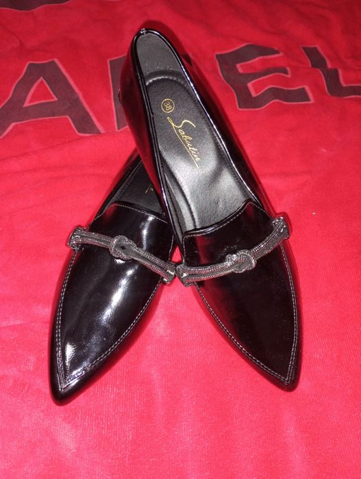 Ayol va qizlarimiz uchun oyoq kiyim