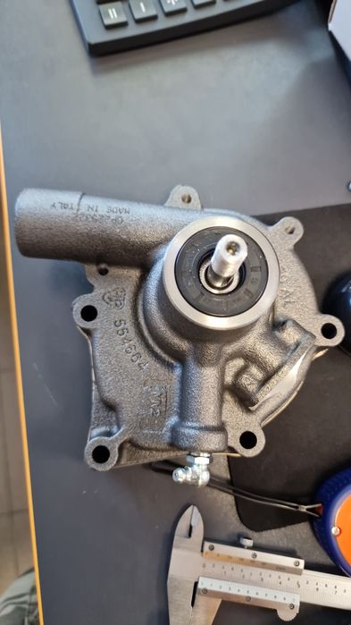 Pompa apă tractor fiat 312 originala import Italia preț 650 lei se pat