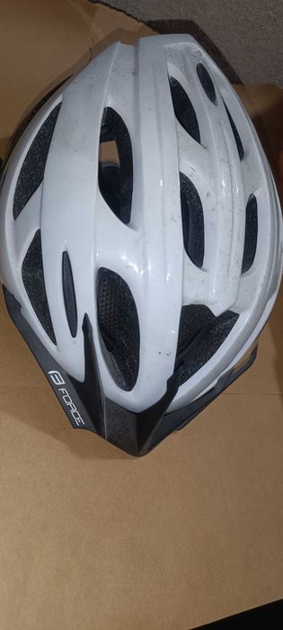 Продават се 2 броя каски за велосипед